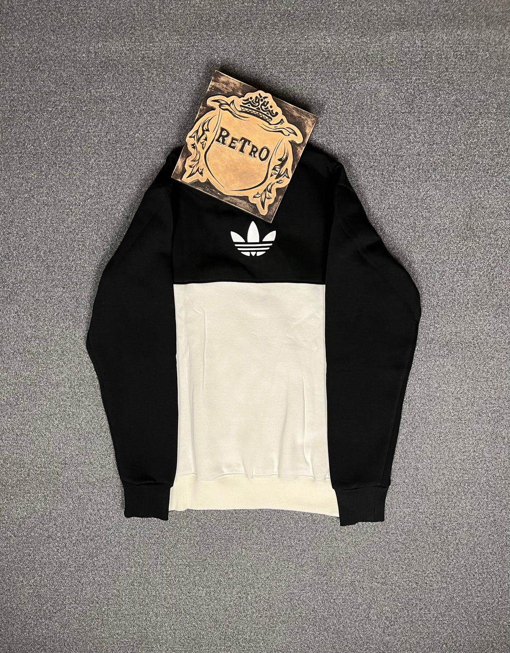 White & Black – Winter Sweatshirt