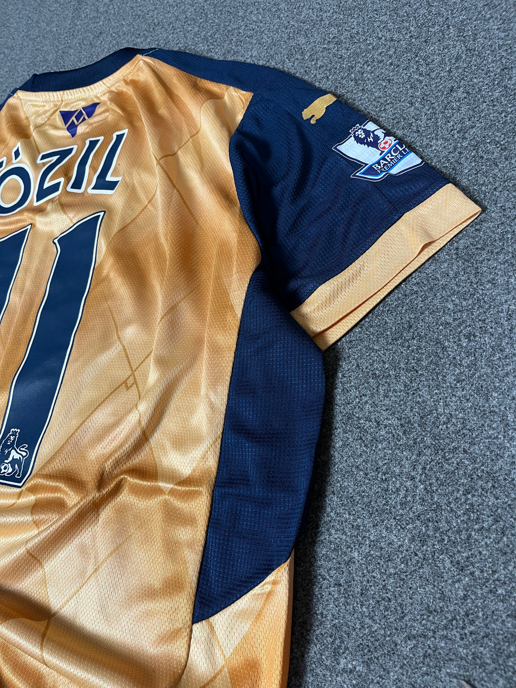 Özil — Arsenal Away 2014/15