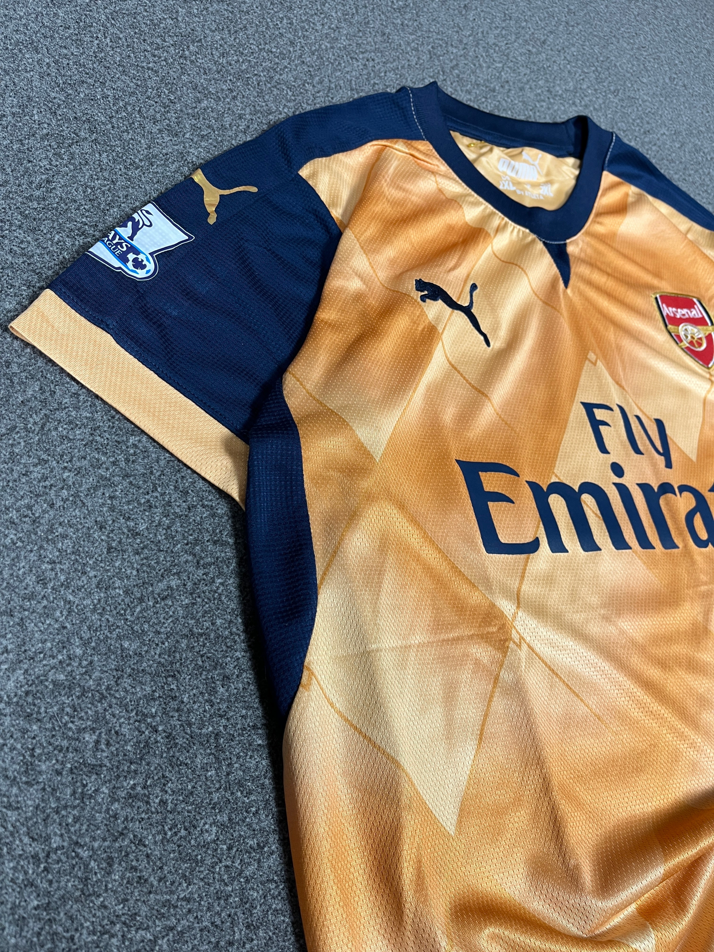 Özil — Arsenal Away 2014/15