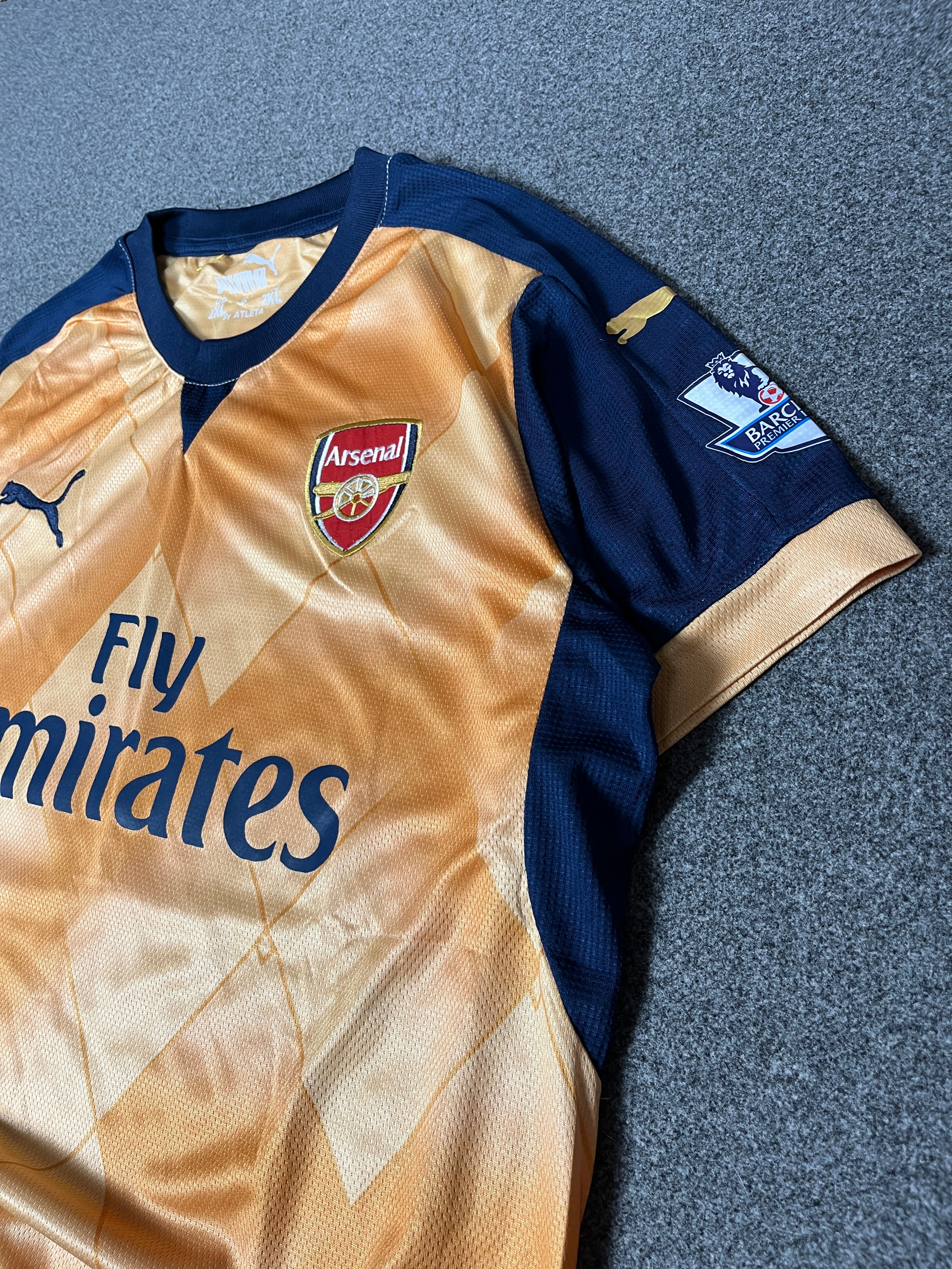 Özil — Arsenal Away 2014/15