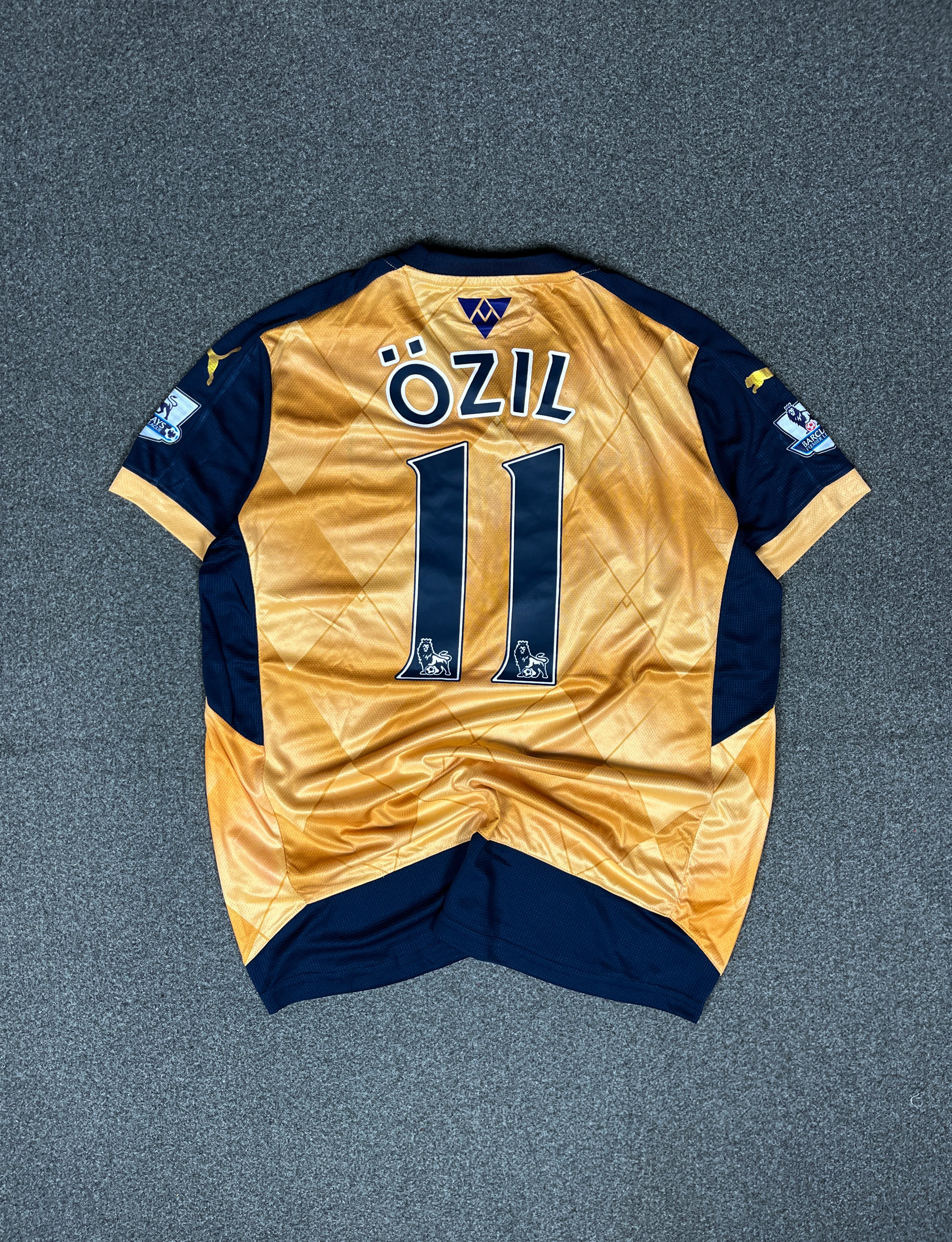 Özil — Arsenal Away 2014/15
